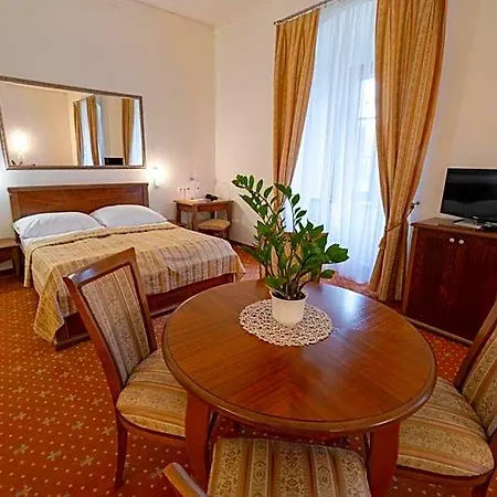 Ξενοδοχείο Zamok 3*