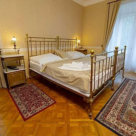 Ξενοδοχείο Zamok 3*
